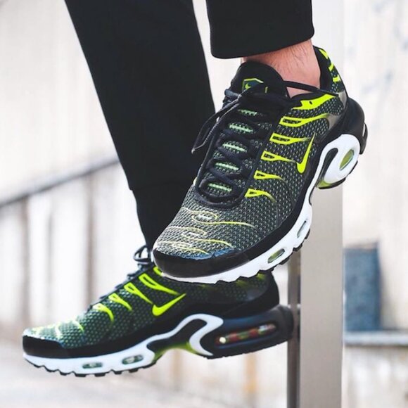 NIKE Air Max Plus, Black / Volt-Dark Grey (Men\'s Size: 12.0) main image 7